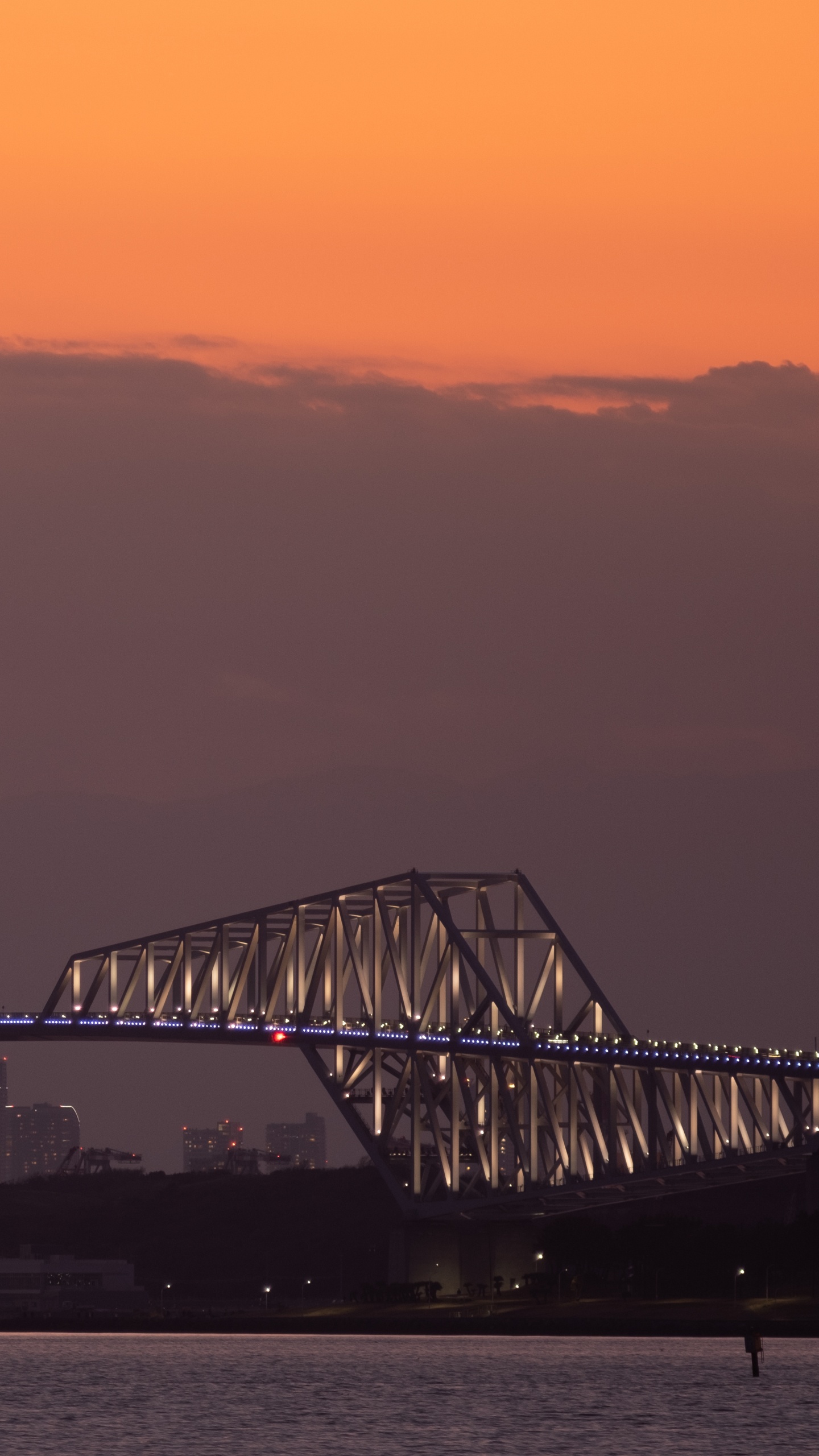 Puente de Metal Blanco Sobre el Mar Durante la Puesta de Sol. Wallpaper in 1440x2560 Resolution