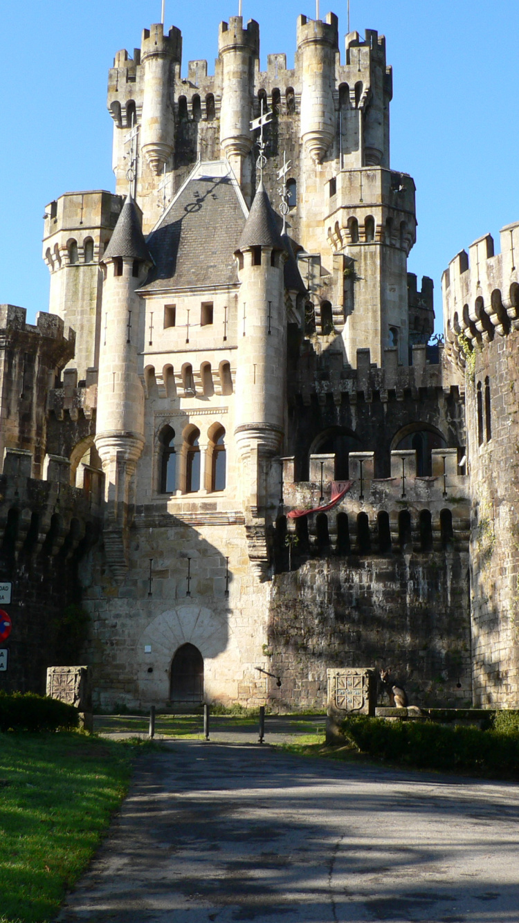 Brown Concrete Castle Under Blue Sky During Daytime. Wallpaper in 750x1334 Resolution