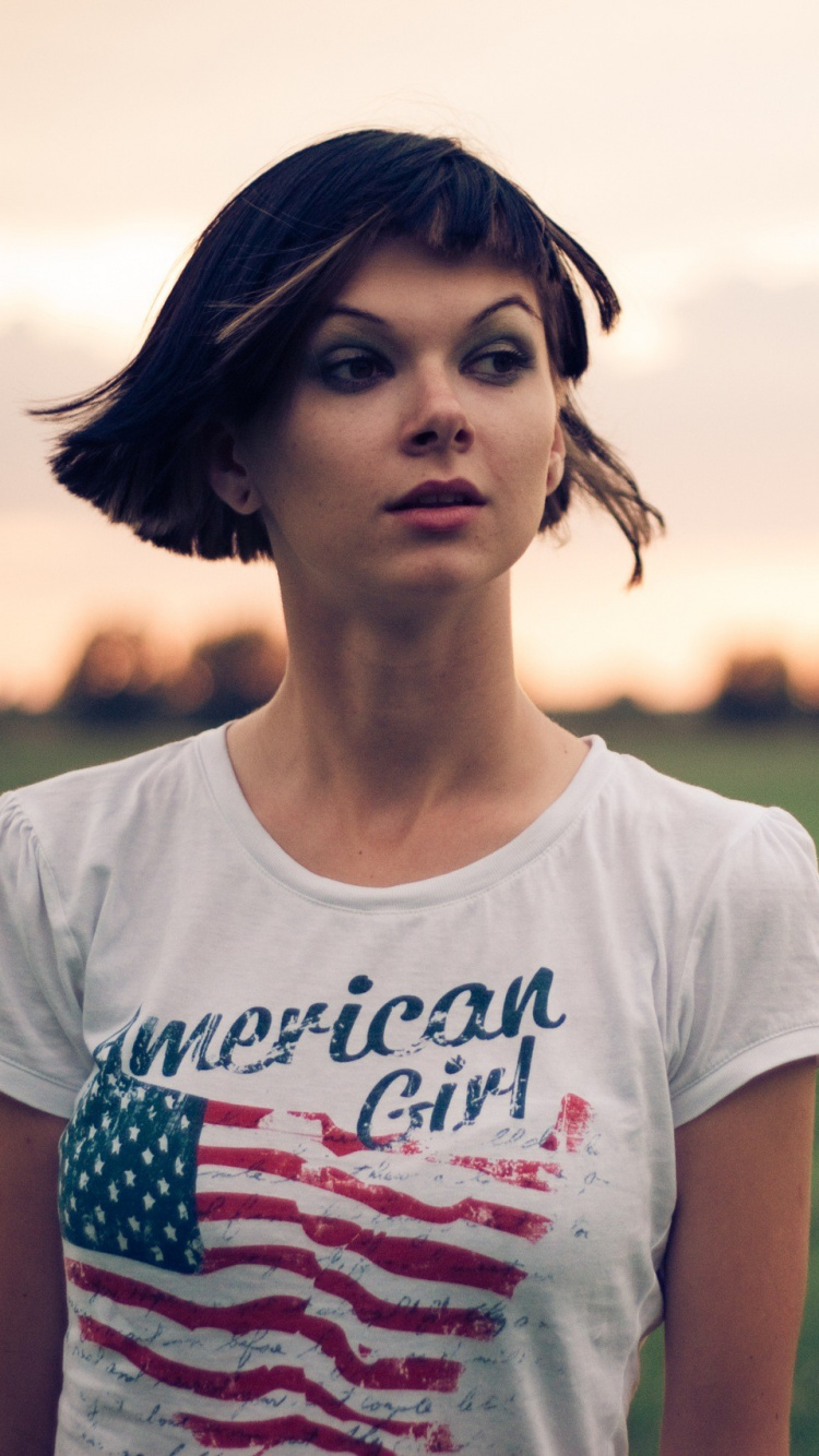 Schönheit, Sonnenlicht, Sommer, Cool, Spaß. Wallpaper in 750x1334 Resolution