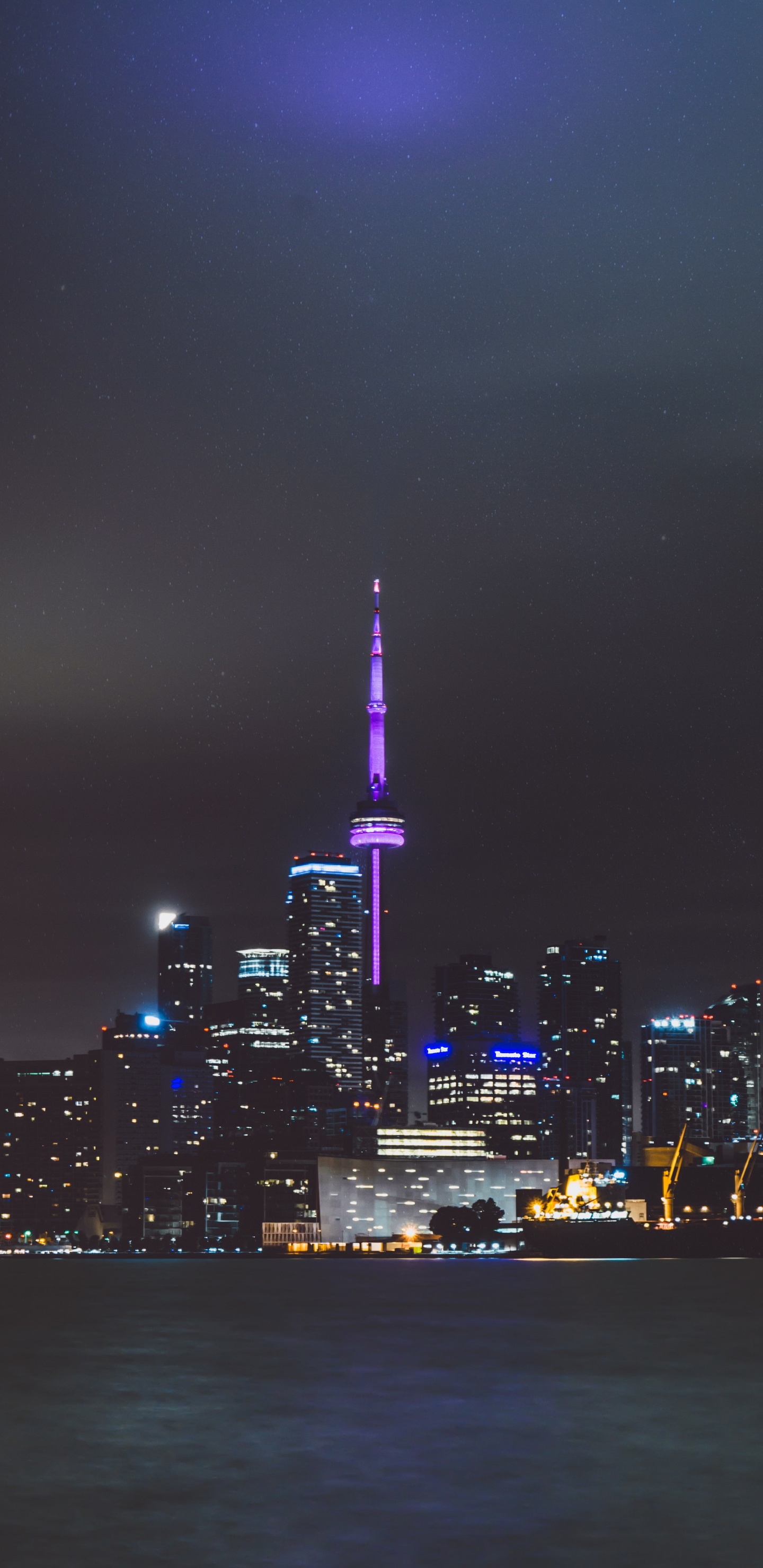Skyline Der Stadt Bei Nacht Night. Wallpaper in 1440x2960 Resolution