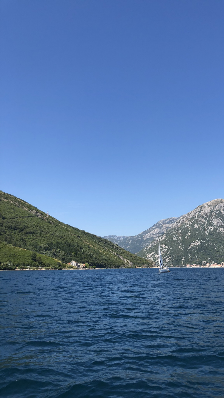 多山的地貌, 水资源, 高地, 山脉, 银行 壁纸 750x1334 允许