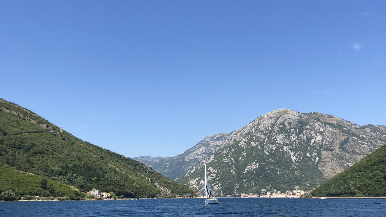 Mountainous Landforms, Water Resources, Highland, Mountain Range, Hill. Wallpaper in 1280x720 Resolution