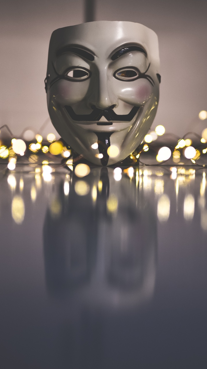 Blauer Totenkopf Mit Blauem Licht. Wallpaper in 720x1280 Resolution