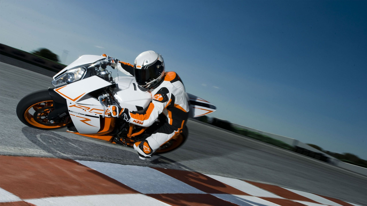 Vélo de Sport Blanc et Orange Sur Piste. Wallpaper in 1280x720 Resolution