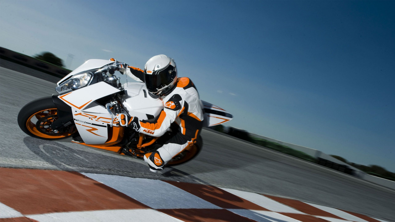 Vélo de Sport Blanc et Orange Sur Piste. Wallpaper in 1366x768 Resolution