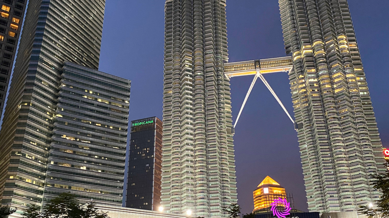 Petronas Twin Towers, Tower Block, Daytime, Tower, Architecture. Wallpaper in 1280x720 Resolution