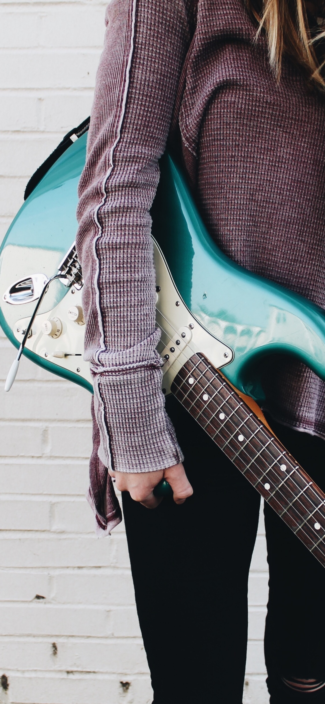 Guitarra, Guitarra Eléctrica, Instrumento de Cuerda, Verde, Hombro. Wallpaper in 1125x2436 Resolution