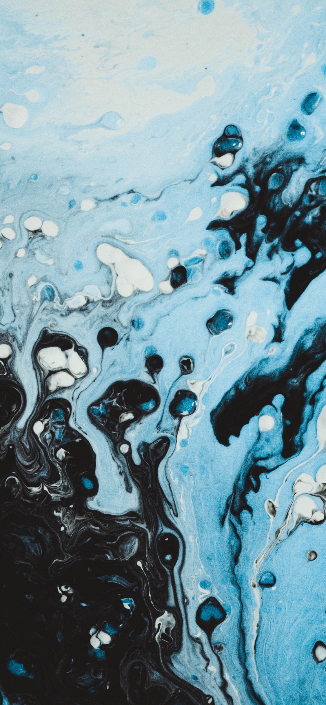 Salpicaduras de Agua Azul y Blanca. Wallpaper in 1125x2436 Resolution