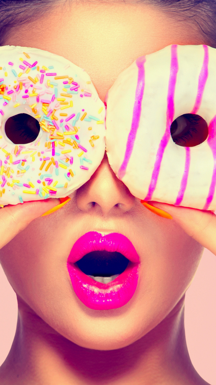 Girl With Pink and Yellow Polka Dot Eye Mask. Wallpaper in 750x1334 Resolution