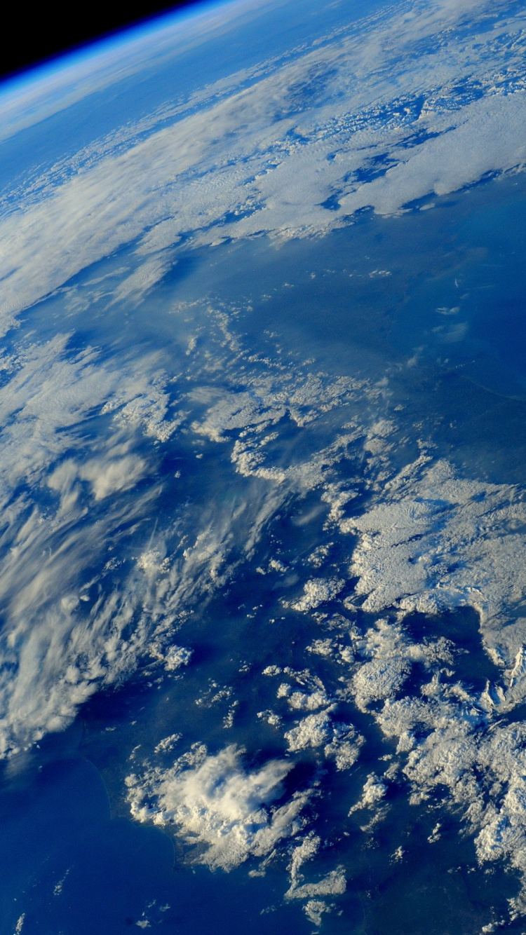 Blue and White Ocean Water. Wallpaper in 750x1334 Resolution