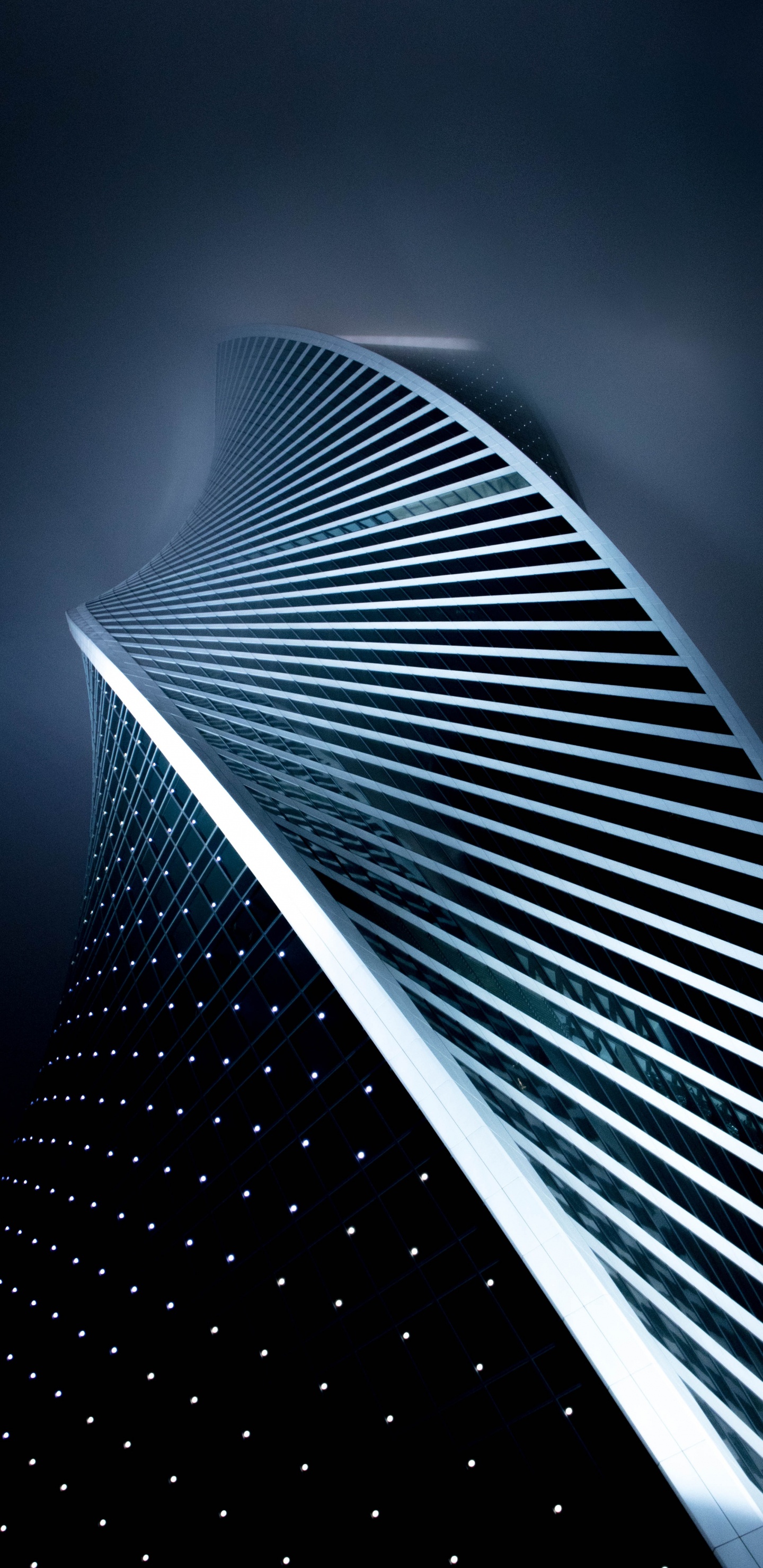 Graue Und Schwarze Wendeltreppe. Wallpaper in 1440x2960 Resolution