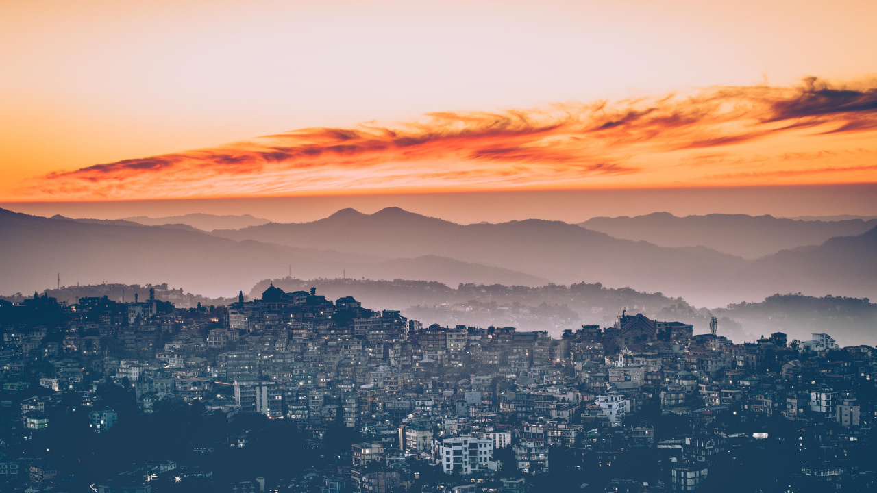 Vue Aérienne de la Ville au Coucher du Soleil. Wallpaper in 1280x720 Resolution