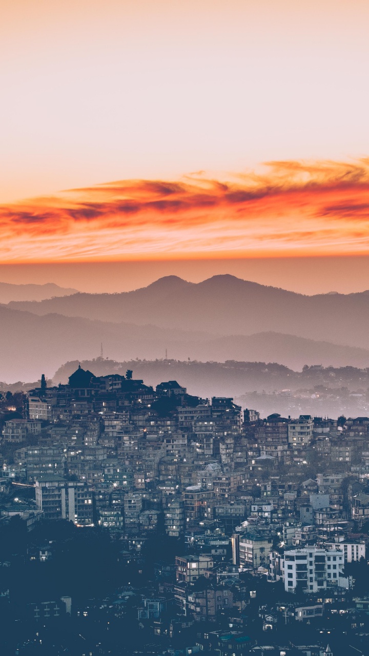 Vista Aérea de la Ciudad Durante la Puesta de Sol. Wallpaper in 720x1280 Resolution