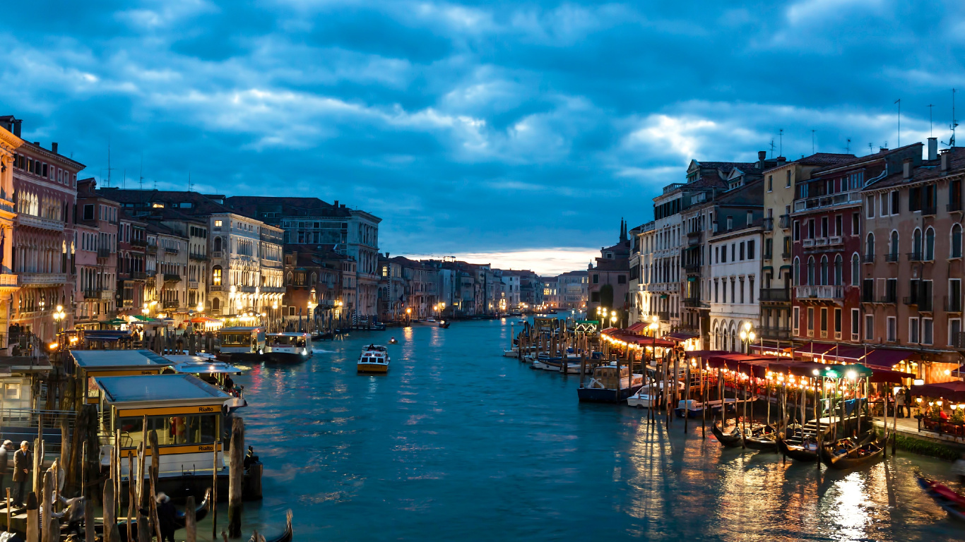 Boat on Water Near Buildings During Daytime. Wallpaper in 1366x768 Resolution