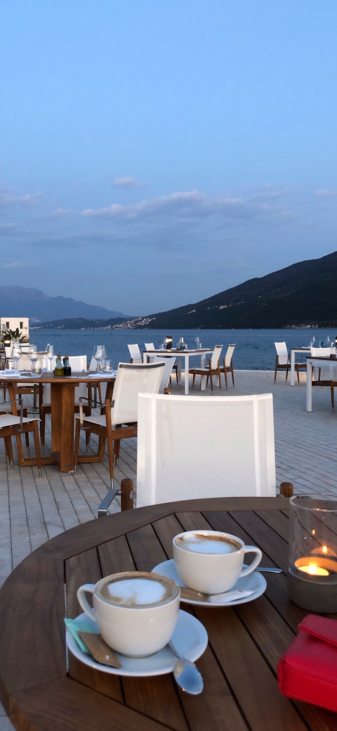 Resort, Penthouse Apartment, Roof, Serveware, Dishware. Wallpaper in 1125x2436 Resolution