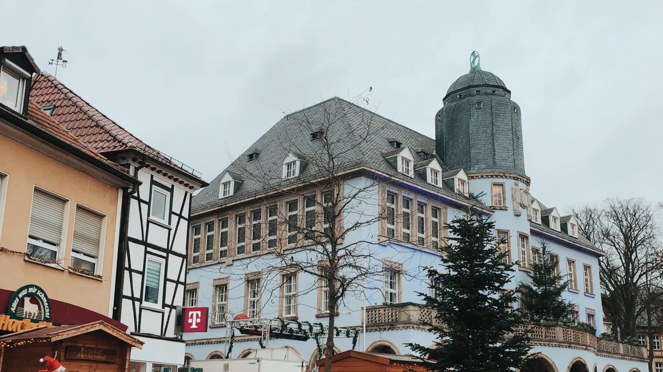 Roof, Faade, Window, Building, Town. Wallpaper in 1366x768 Resolution