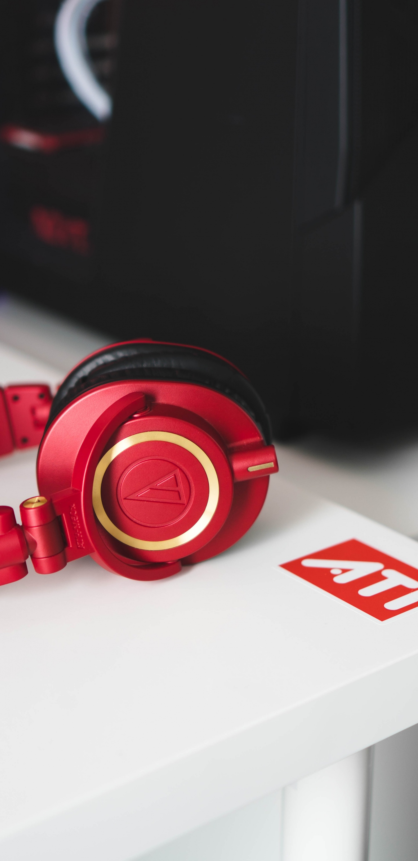 Auriculares, Rojo, Equipo de Audio, Gadget, Dispositivo Electrónico. Wallpaper in 1440x2960 Resolution