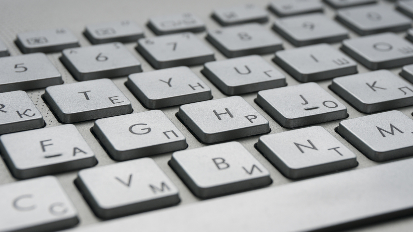 Teclado de Computadora Blanco Sobre Superficie Blanca. Wallpaper in 1366x768 Resolution