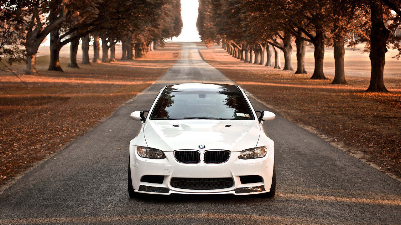 Bmw m 3 Blanc Sur Route Pendant la Journée. Wallpaper in 1280x720 Resolution