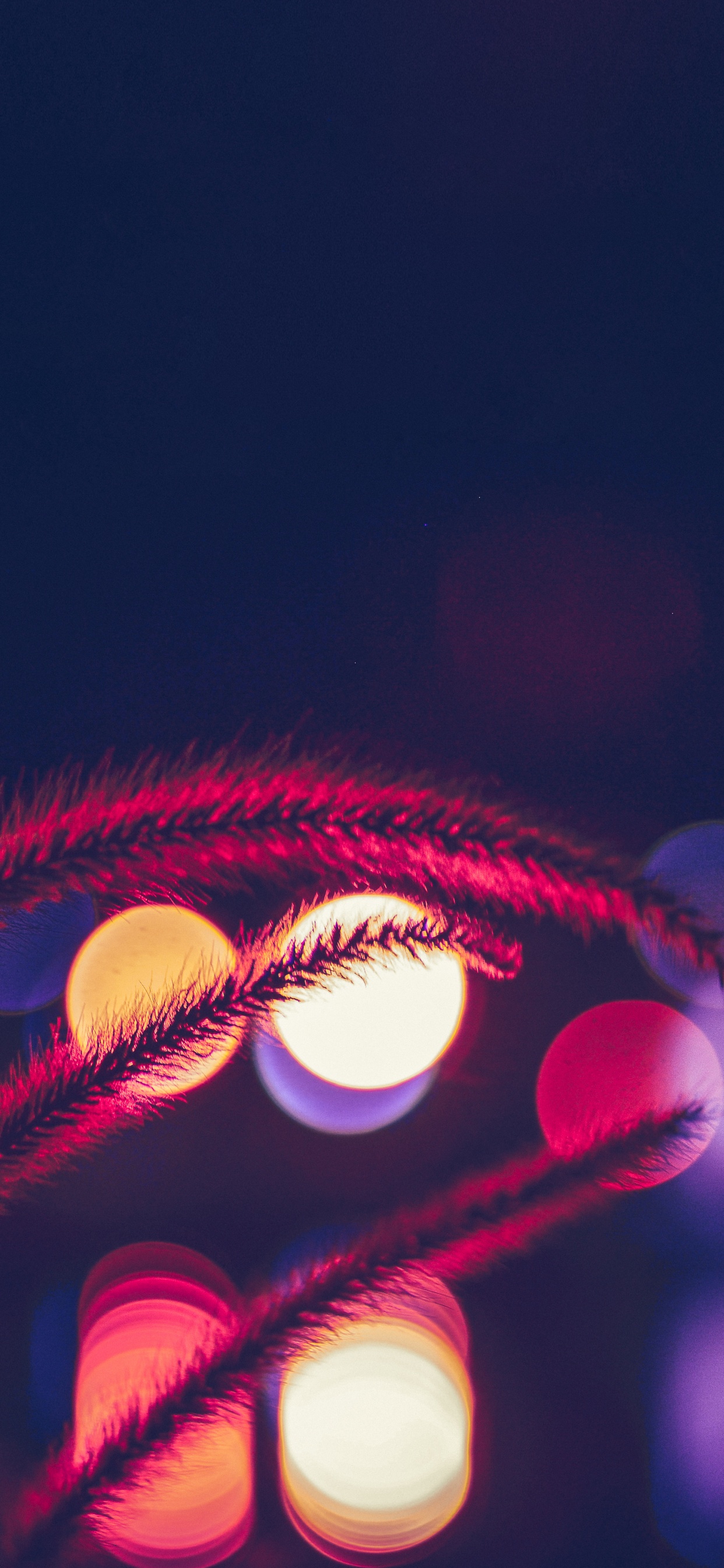 Lumières Rouges et Jaunes Pendant la Nuit. Wallpaper in 1242x2688 Resolution