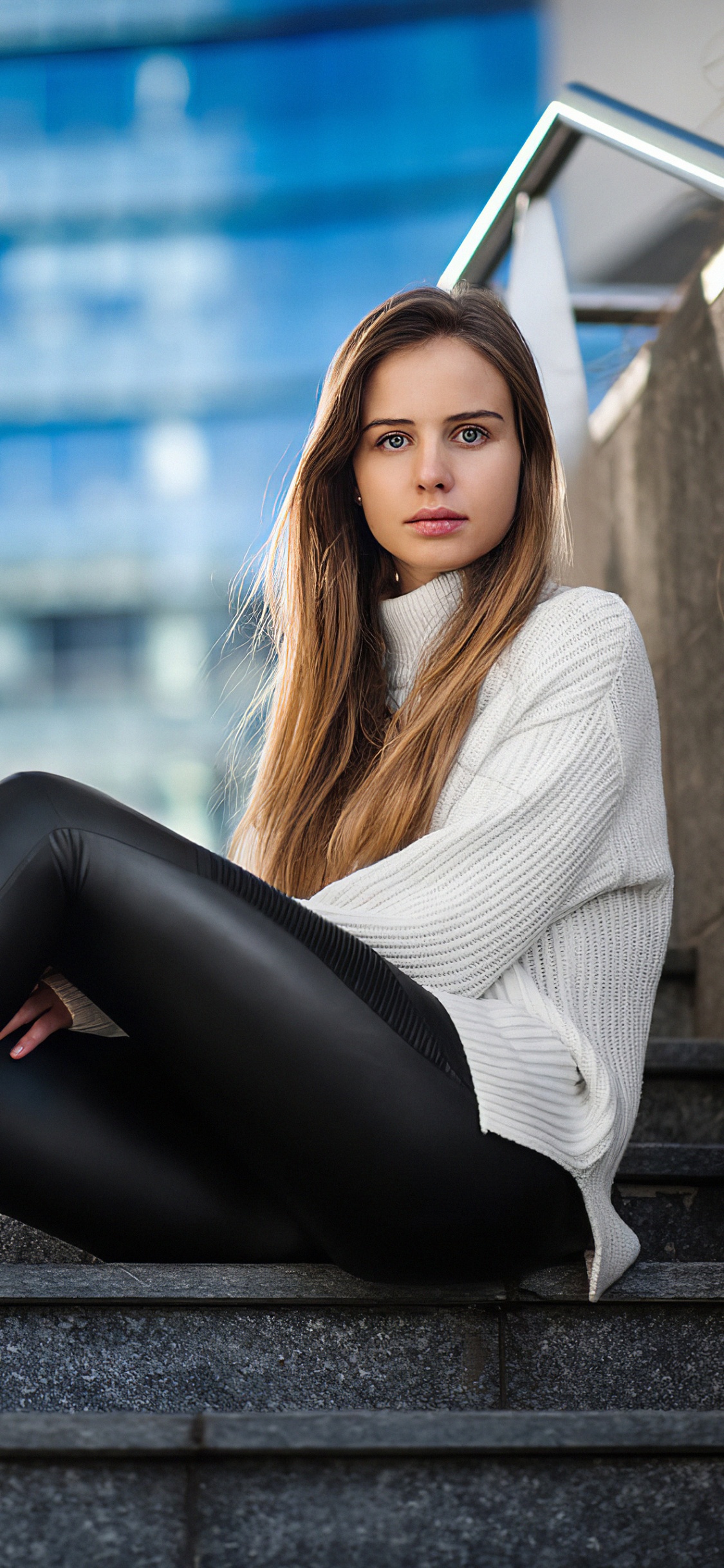 Schönheit, Sitzecke, Bein, Modell, Mode. Wallpaper in 1125x2436 Resolution