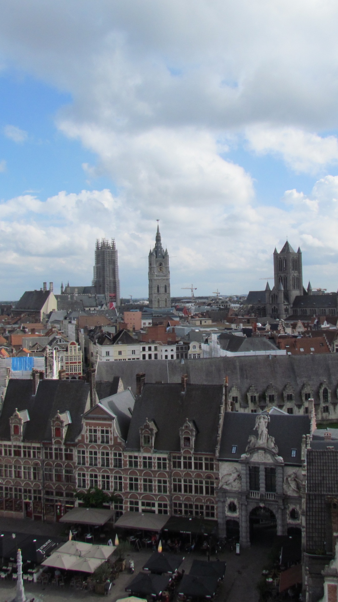 Luftaufnahme Von Stadtgebäuden Tagsüber. Wallpaper in 1080x1920 Resolution