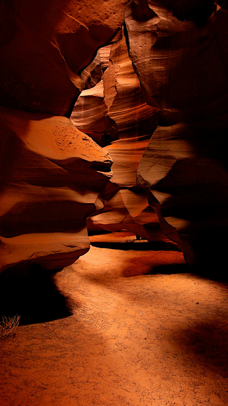 Brown Rock Formation During Daytime. Wallpaper in 750x1334 Resolution