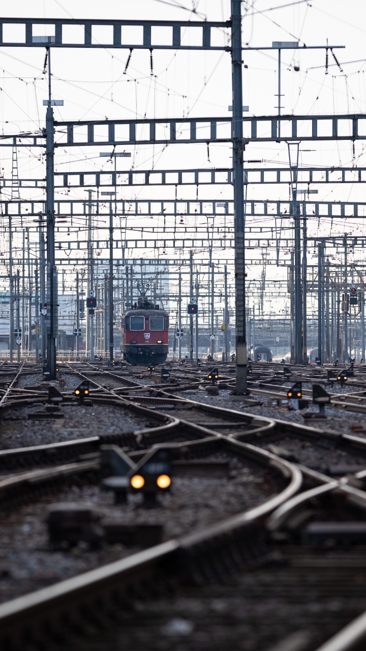 Train Rail Tracks in Train Station. Wallpaper in 720x1280 Resolution