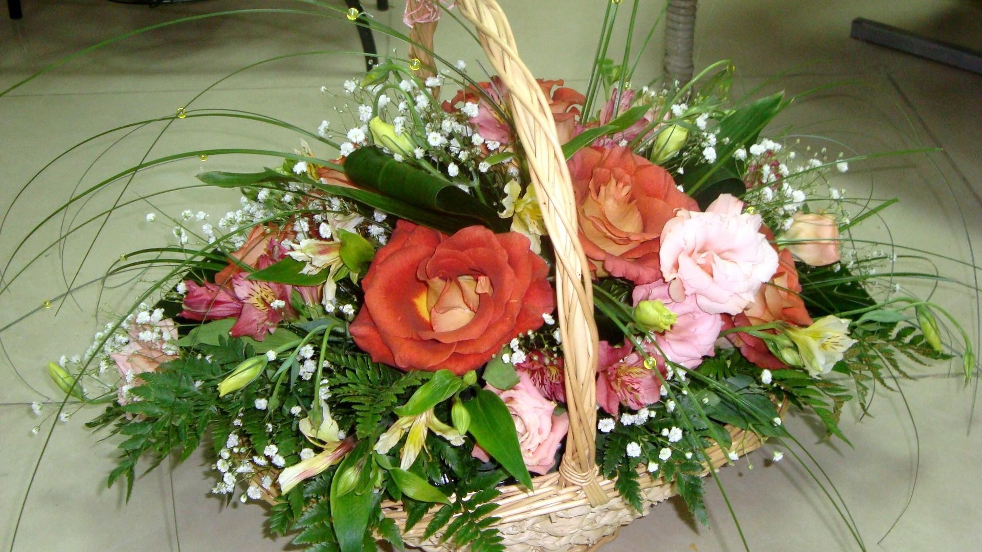 Pink and White Roses in Brown Woven Basket. Wallpaper in 1920x1080 Resolution
