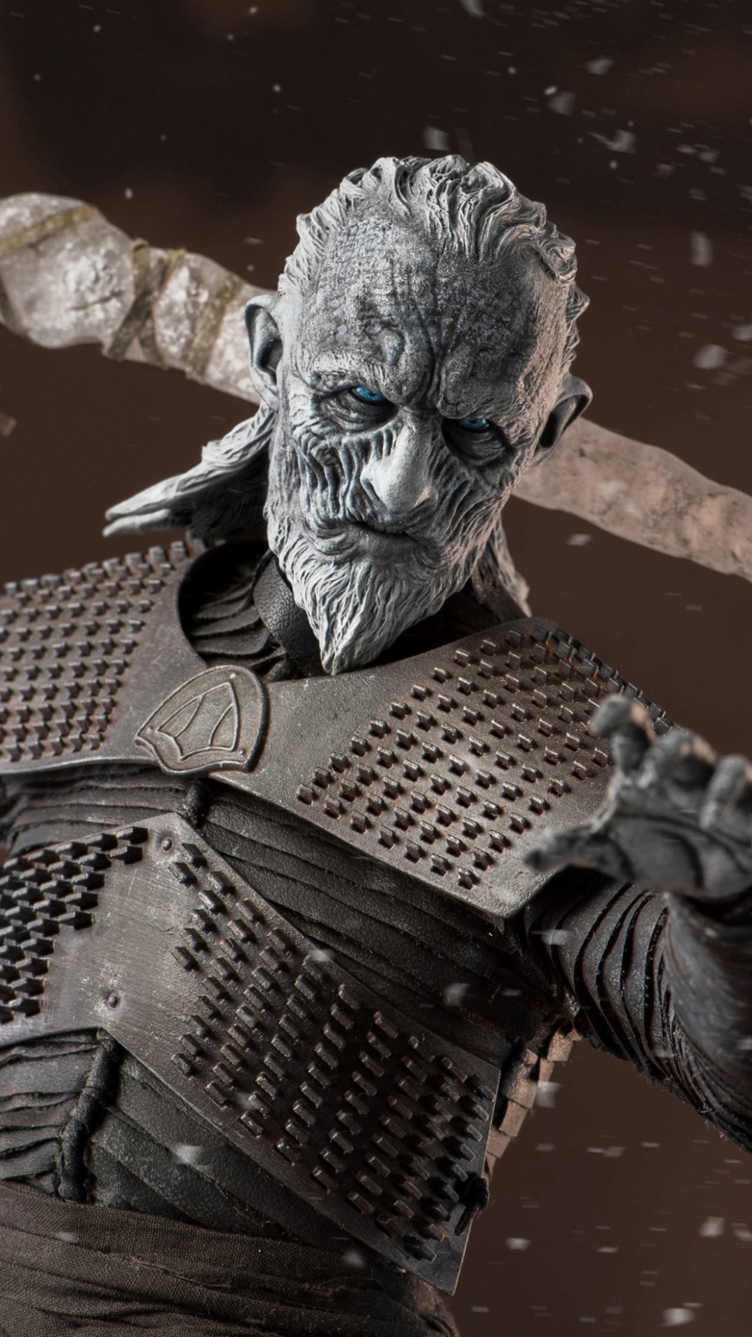 Mann im Schwarzen Und Weißen Anzug Mit Waffe. Wallpaper in 1080x1920 Resolution