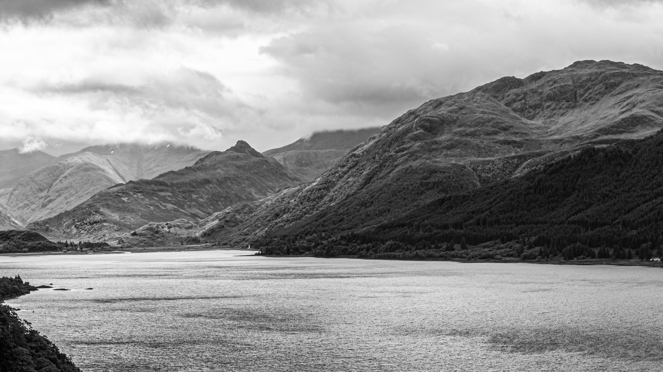Hochland, Cloud, Wasser, Naturlandschaft, Schwarz Und Weiß. Wallpaper in 1366x768 Resolution