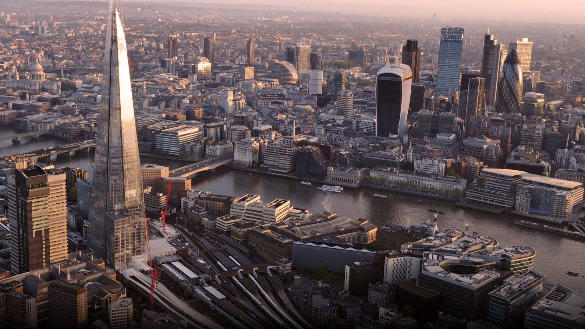 Luftaufnahme Von Stadtgebäuden Tagsüber. Wallpaper in 1920x1080 Resolution