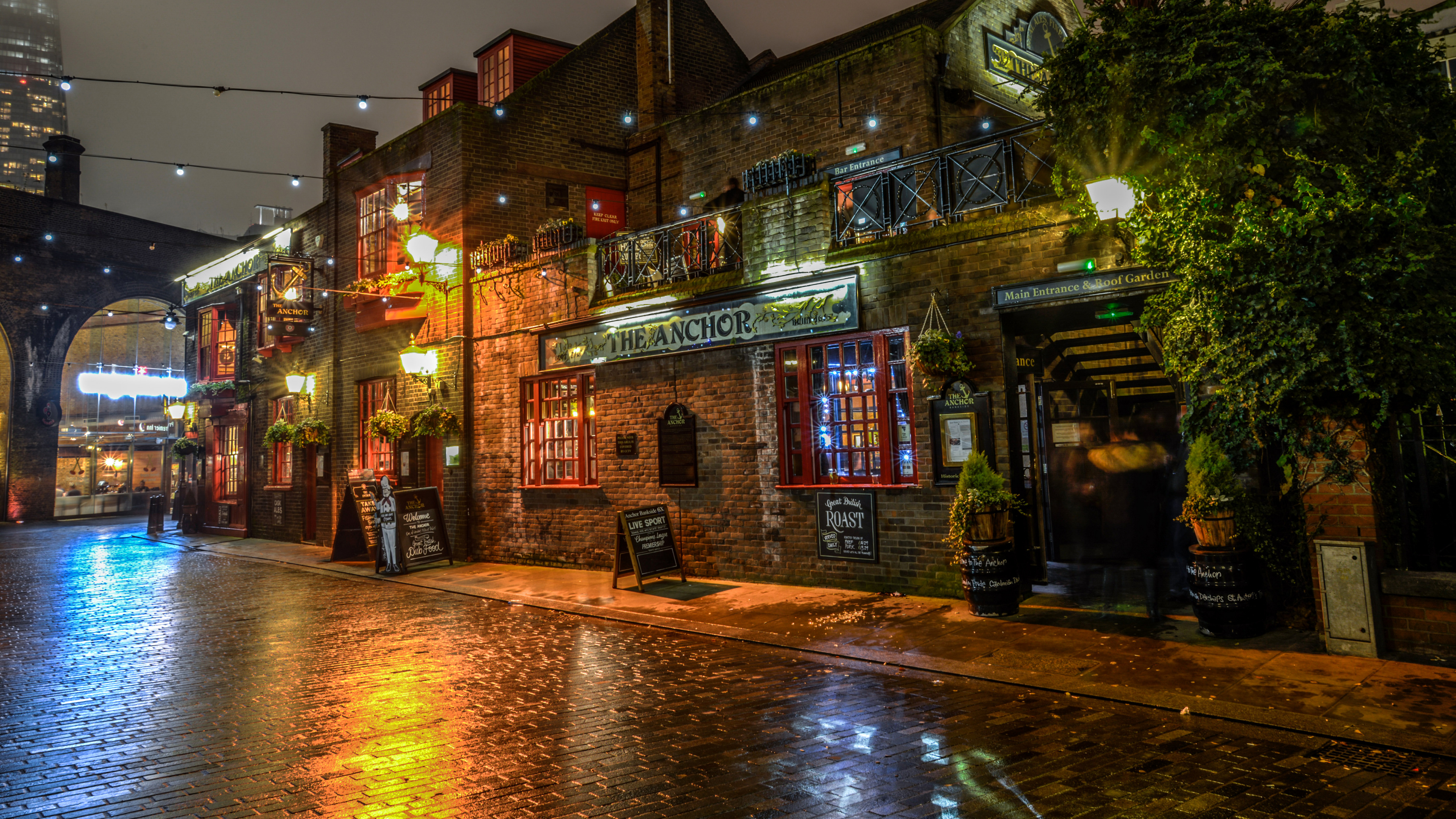 Bâtiment en Béton Marron et Beige Pendant la Nuit. Wallpaper in 3840x2160 Resolution