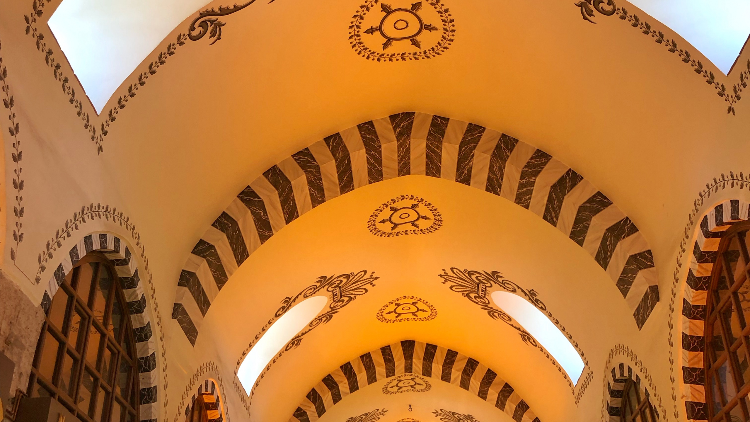 Arch, Msr Ars, Sabiha Gokcen International Airport, Ceiling, Retail. Wallpaper in 2560x1440 Resolution