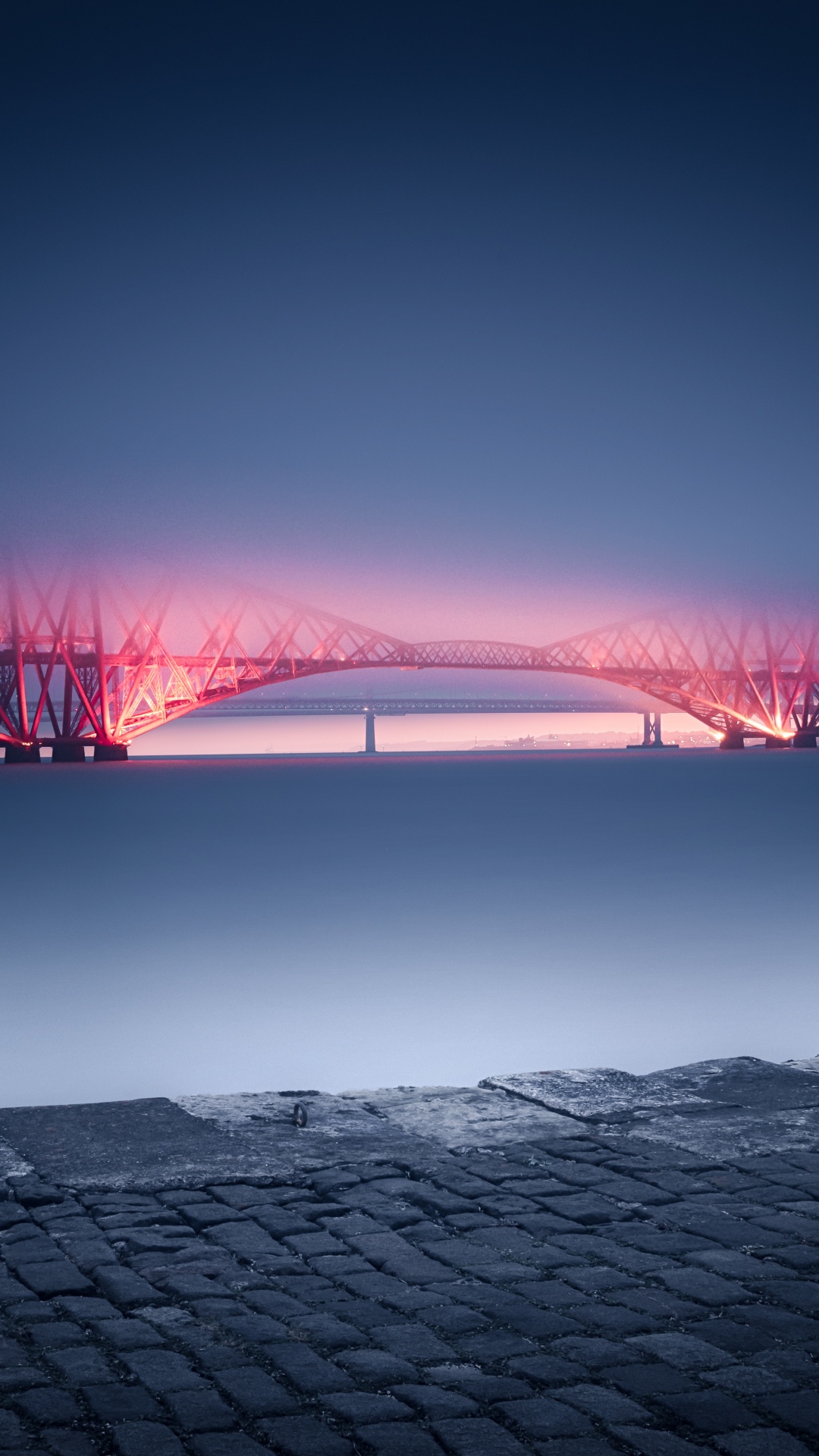 Pont Rouge Au-dessus du Plan D'eau Pendant la Nuit. Wallpaper in 1080x1920 Resolution