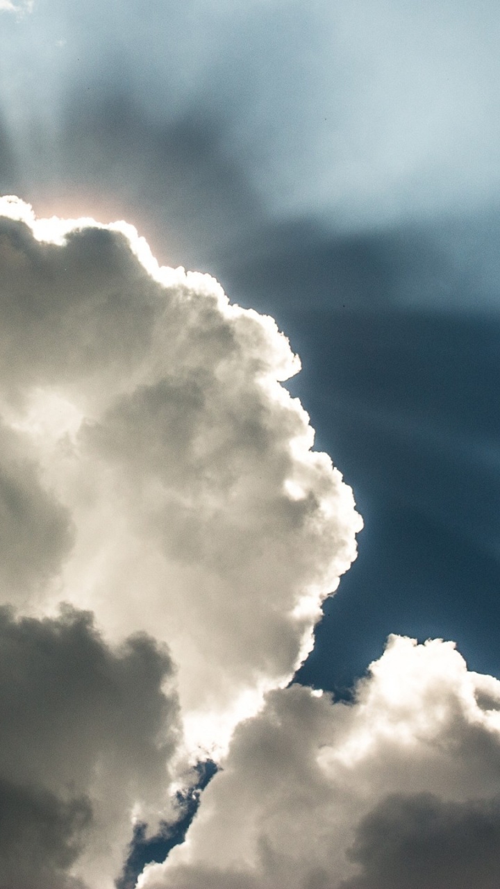 Weiße Wolken Und Blauer Himmel Tagsüber. Wallpaper in 720x1280 Resolution