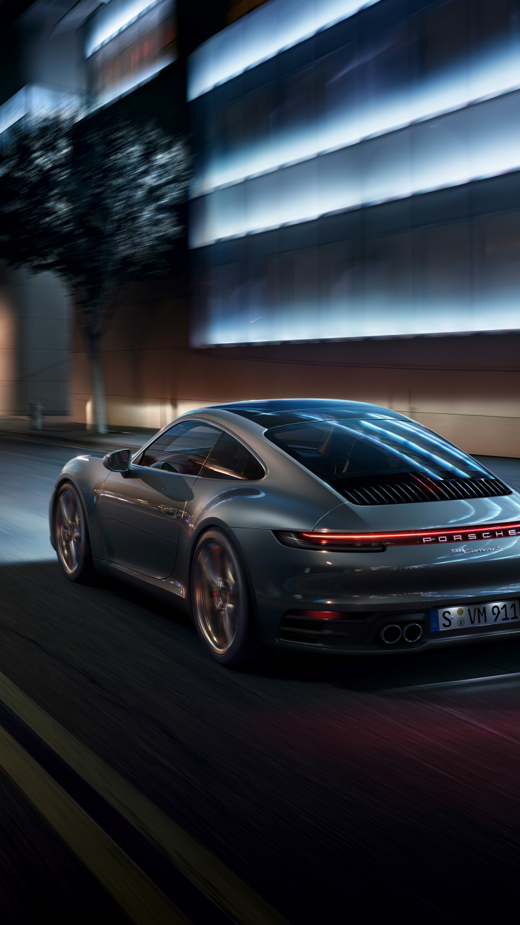 Audi a 4 Coupe Negro en la Carretera Durante la Noche. Wallpaper in 750x1334 Resolution