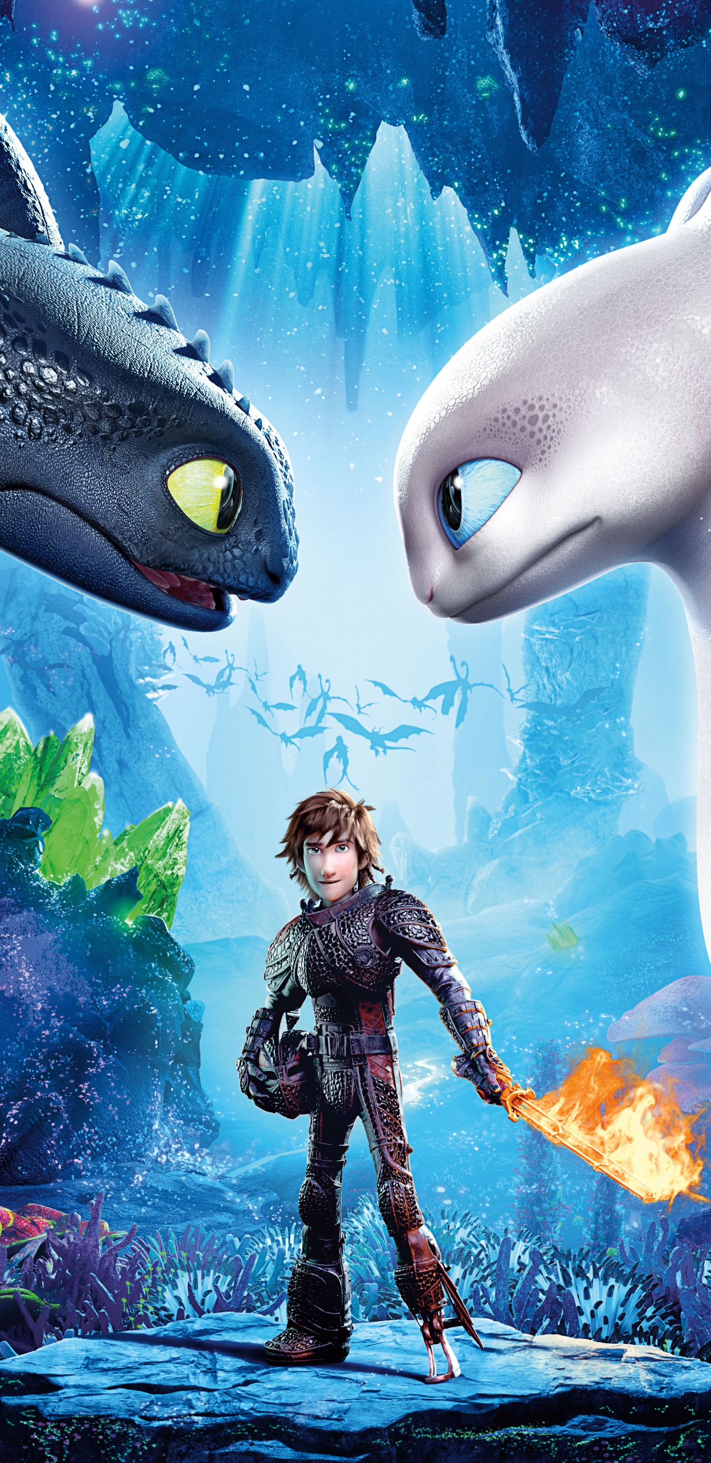 2 Mujeres de Pie Frente a la Ilustración de Tiburón Blanco y Azul. Wallpaper in 1440x2960 Resolution