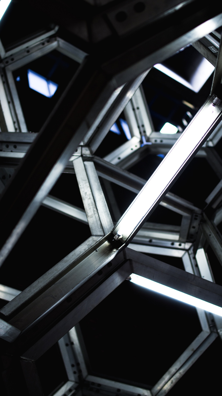 Foto en Blanco y Negro de un Edificio. Wallpaper in 750x1334 Resolution