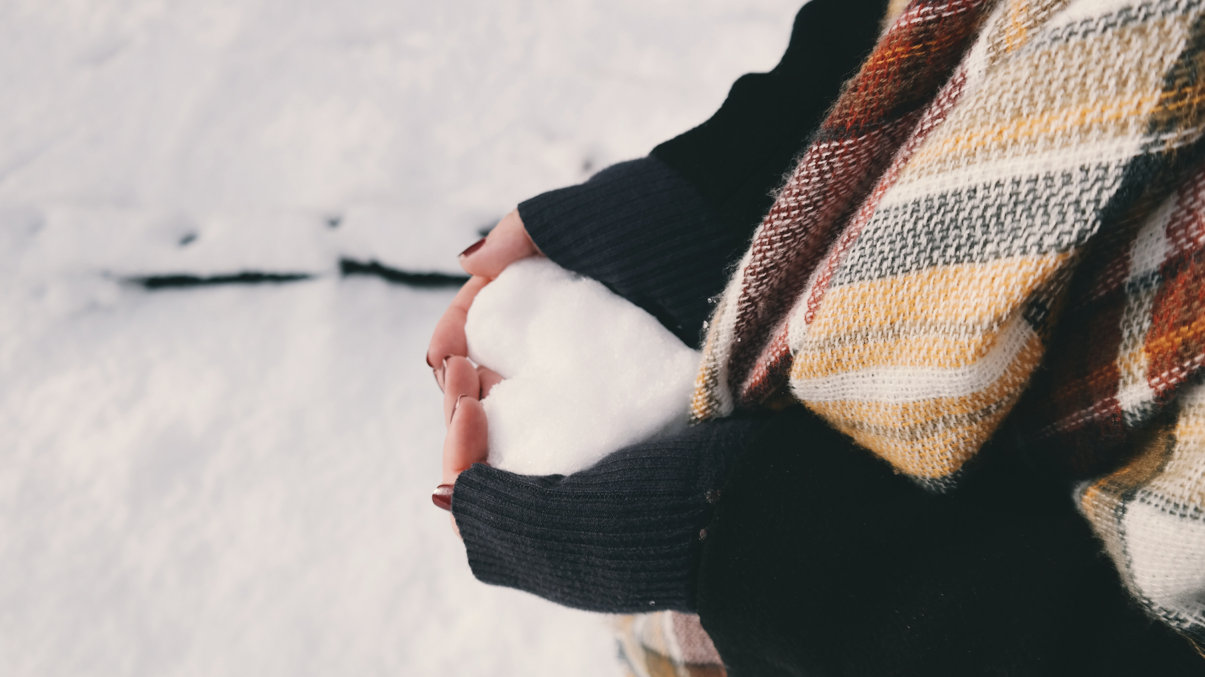 Person in Black Sweater Holding Brown and White Scarf. Wallpaper in 3840x2160 Resolution