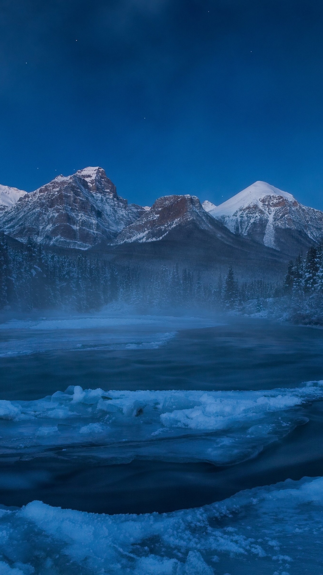 Montagne Couverte de Neige Sous Ciel Bleu Pendant la Journée. Wallpaper in 1080x1920 Resolution