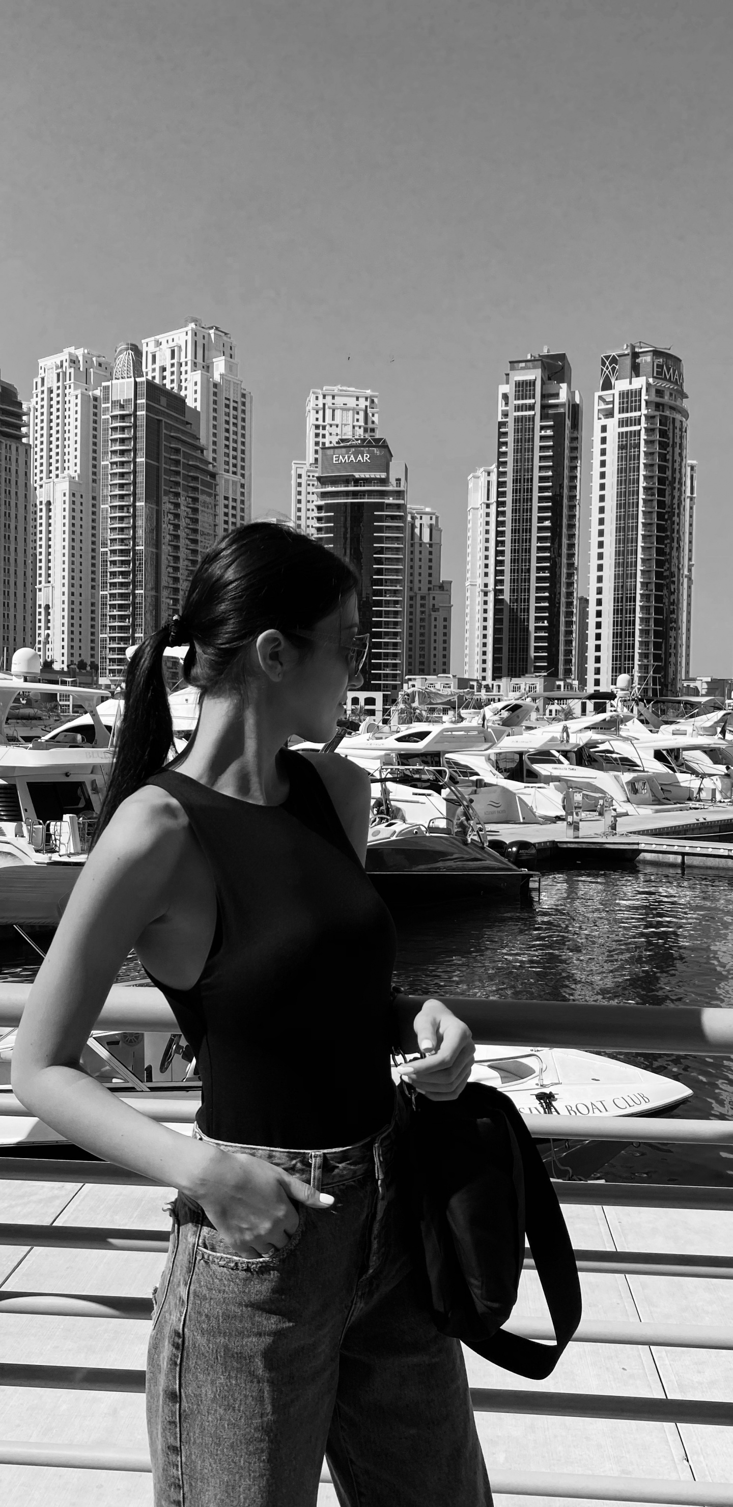 Schwarz Und Weiß, Wasser, Tower Block, Metropole, Stadtlandschaften. Wallpaper in 1440x2960 Resolution