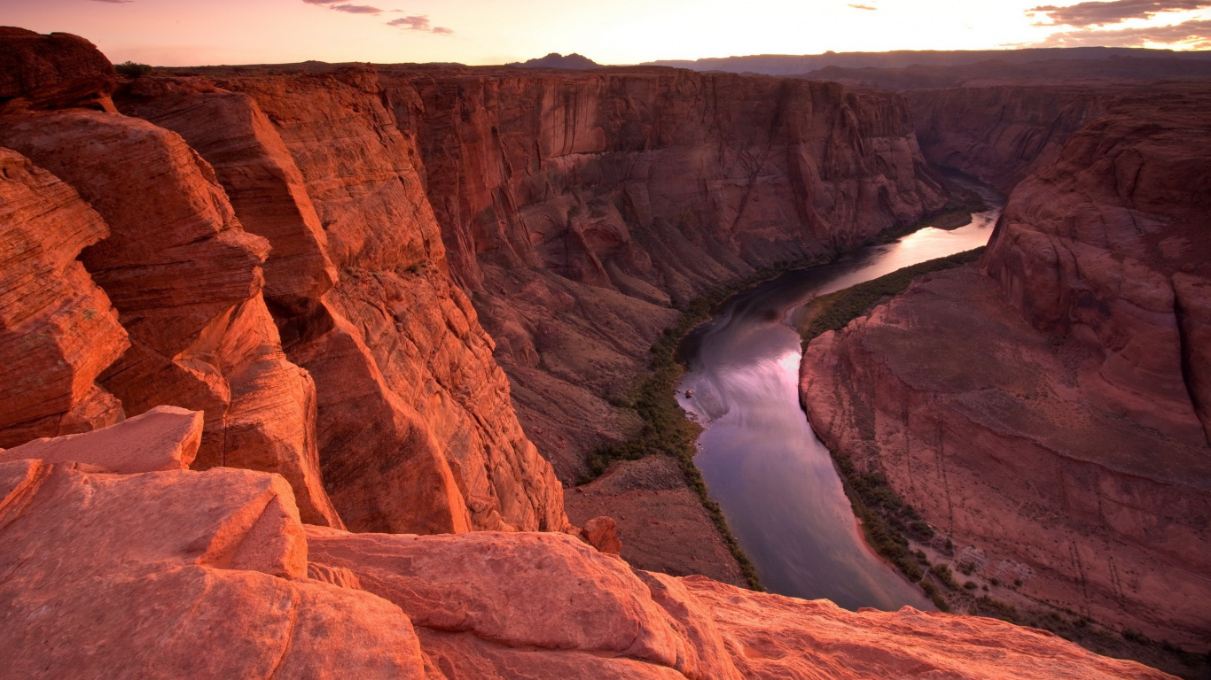 Brown Rock Formation Under Blue Sky. Wallpaper in 1366x768 Resolution