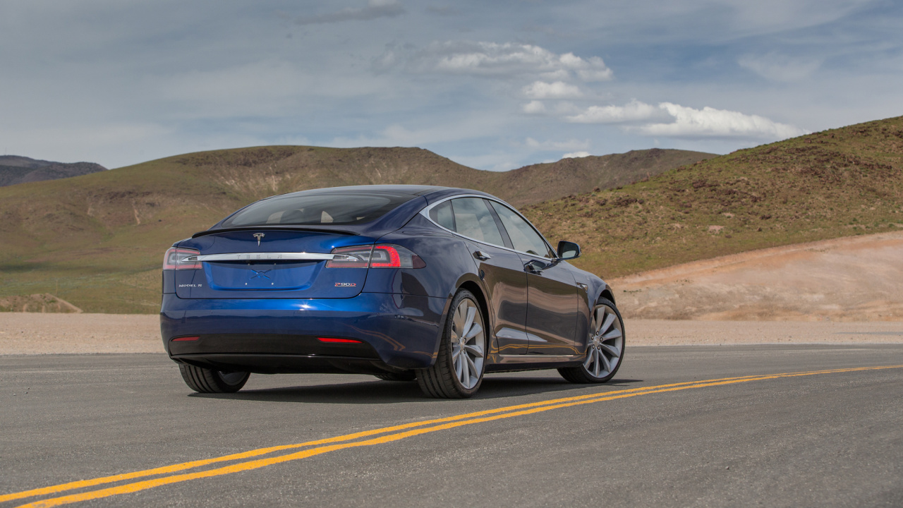 Blue Sedan on Gray Asphalt Road During Daytime. Wallpaper in 1280x720 Resolution