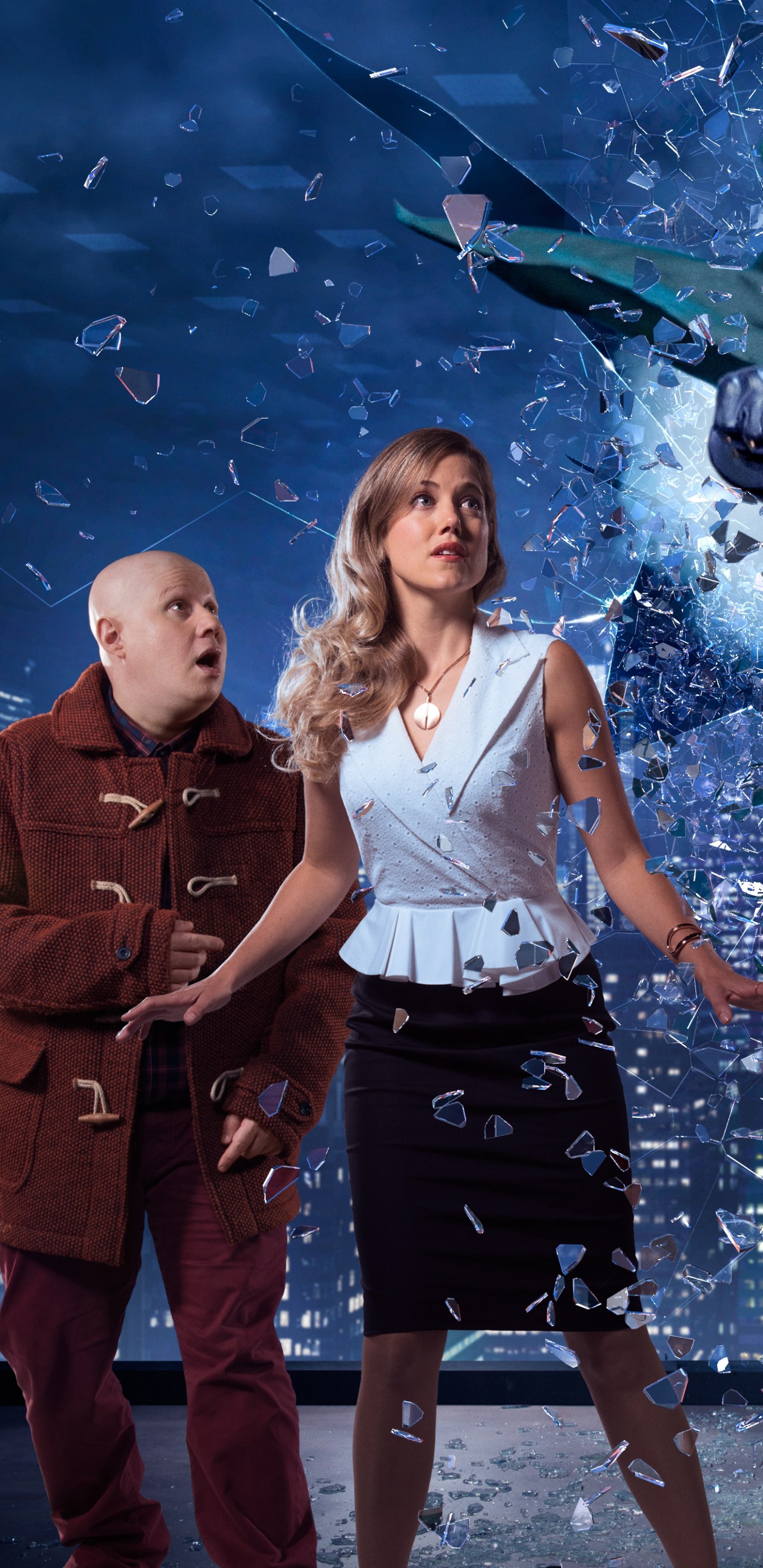 Mann in Schwarzer Anzugjacke Steht Neben Frau in Weißem Ärmellosem Kleid. Wallpaper in 1440x2960 Resolution