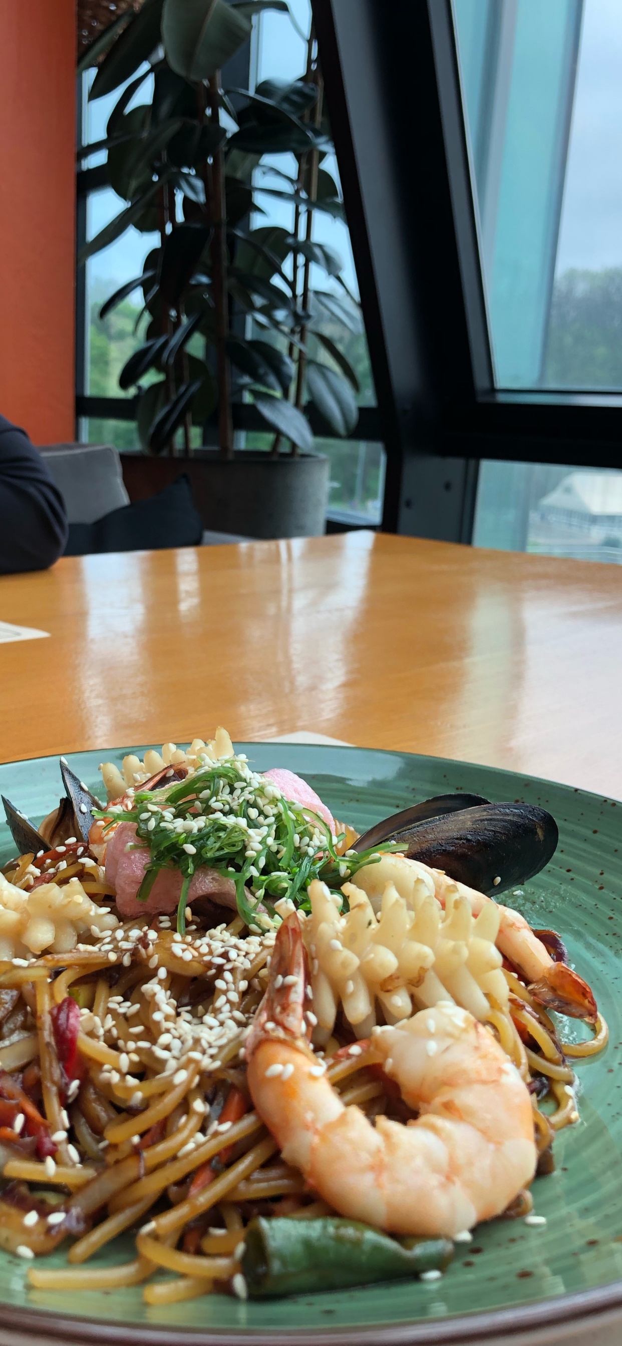 Meal, Italian Cuisine, Thai Cuisine, Vegetarian Cuisine, Chinese Cuisine. Wallpaper in 1242x2688 Resolution