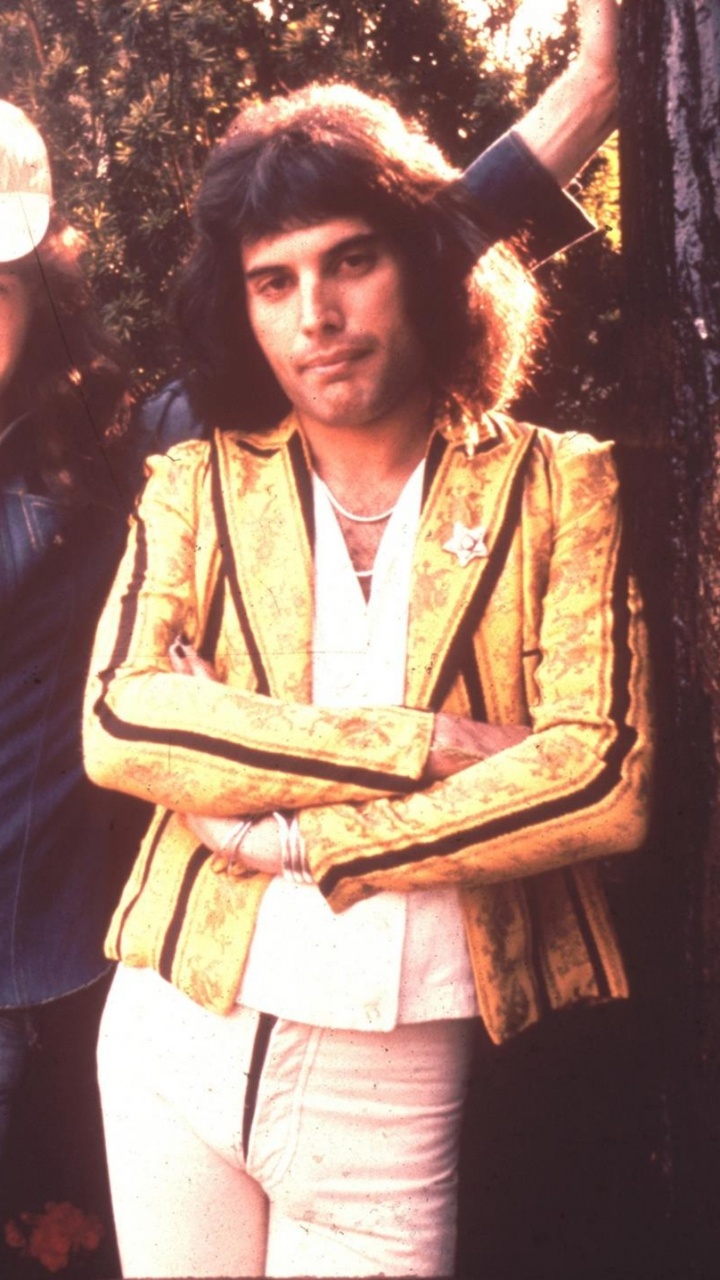 Queen 1974, Freddie Mercury, Brian May, Queen, Fun. Wallpaper in 720x1280 Resolution