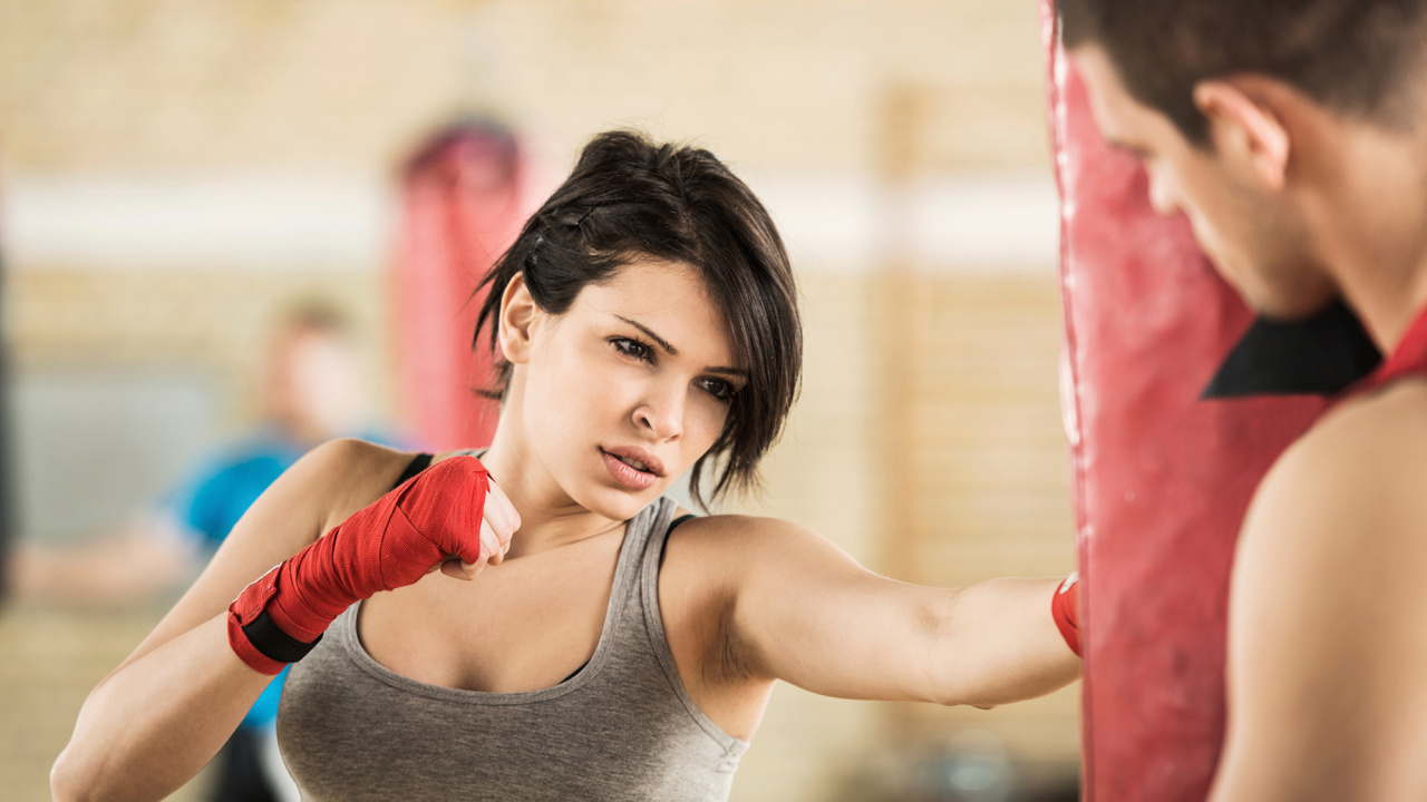 Woman in Gray Tank Top Wearing Red Gloves. Wallpaper in 1280x720 Resolution