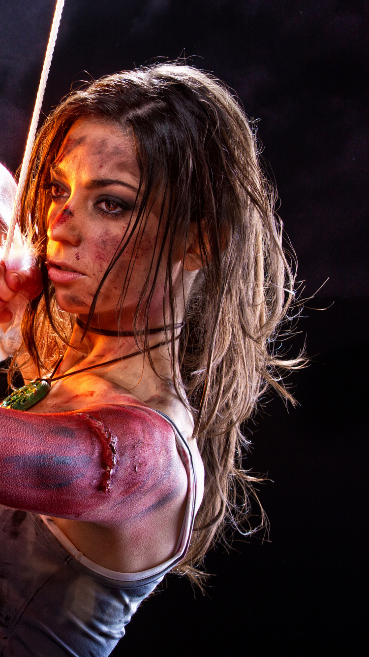 Homme en Chemise à Manches Longues Marron Tenant un Bâton en Bois Marron. Wallpaper in 750x1334 Resolution