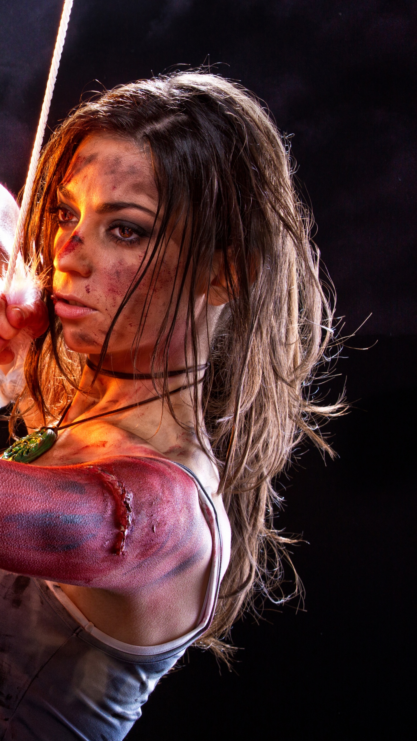 Mann in Braunem Langarmhemd Mit Braunem Holzstab. Wallpaper in 1440x2560 Resolution